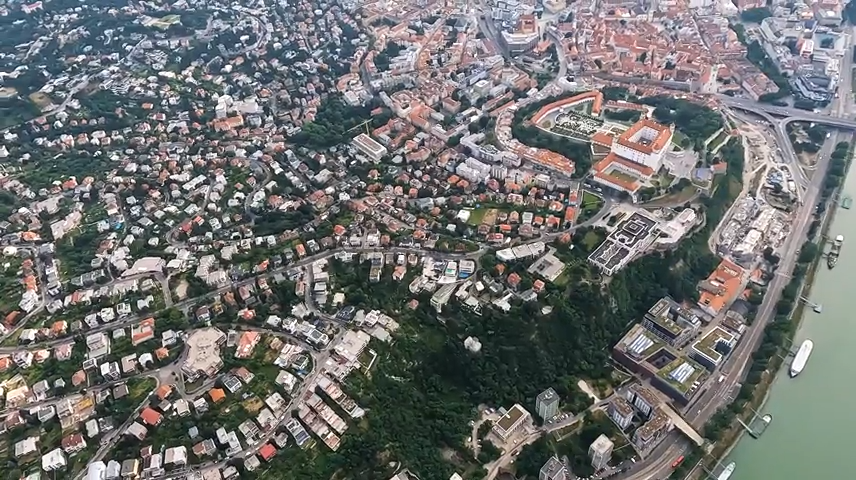 Bratislavský hrad z výšky aneb letecky po stopách Cyrila a Metoděje a také nad Gabčíkovo | Stream